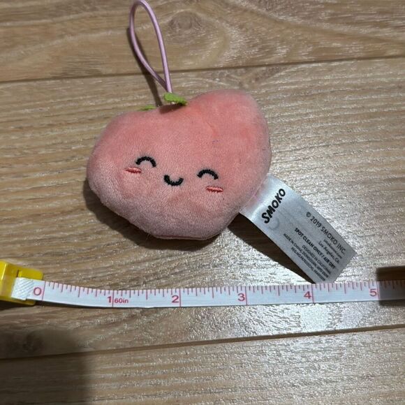 Super cute Pink peach keychain - Picture 3 of 4